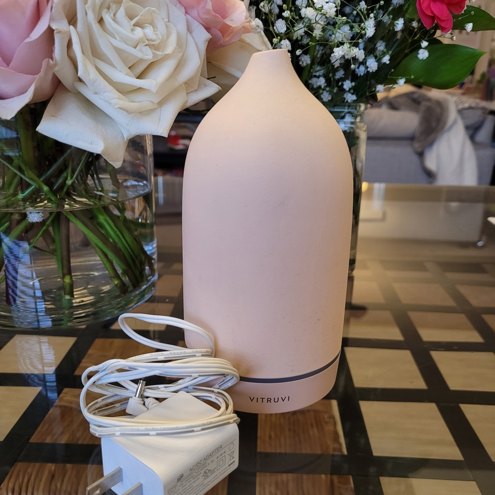 Vitruvi Pink Stone Diffuser - Picture 3 of 3